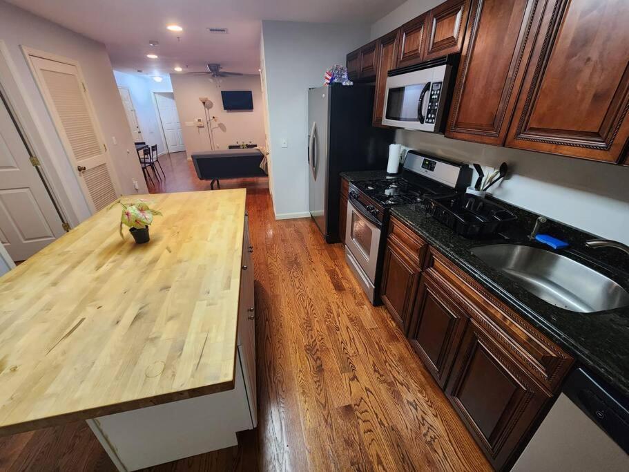 Luxury 2 Bed Apt, Mins To Nyc! Union City Εξωτερικό φωτογραφία