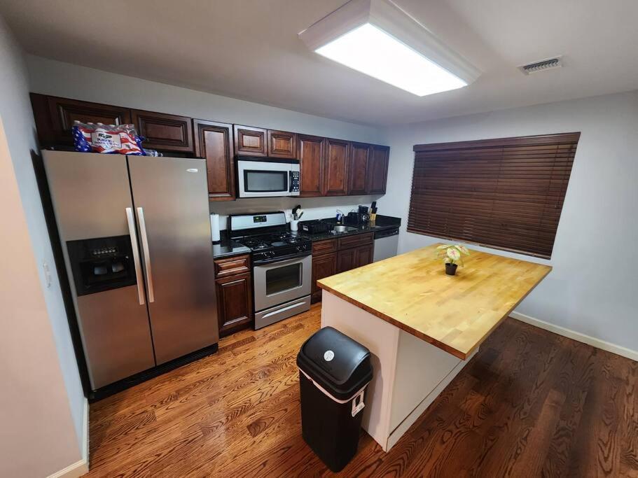 Luxury 2 Bed Apt, Mins To Nyc! Union City Εξωτερικό φωτογραφία